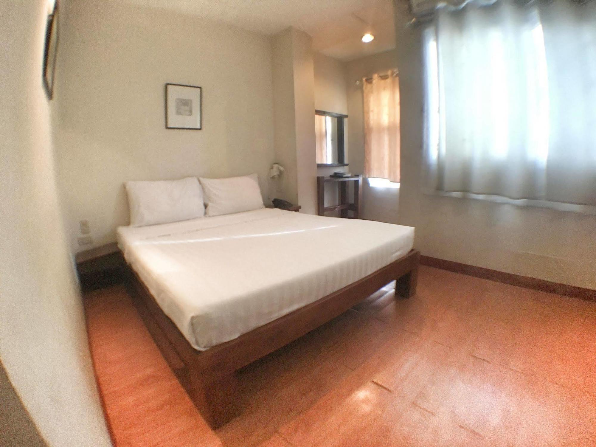 Ilocos Rosewell Hotel Esterno foto