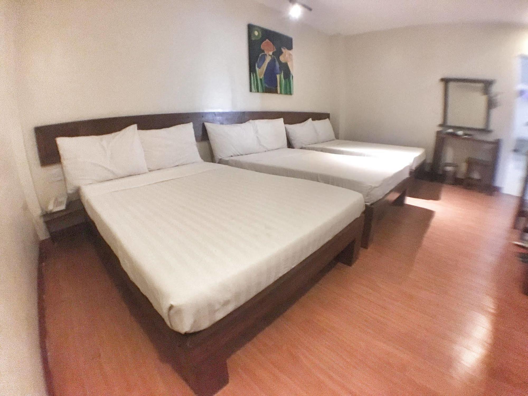 Ilocos Rosewell Hotel Esterno foto